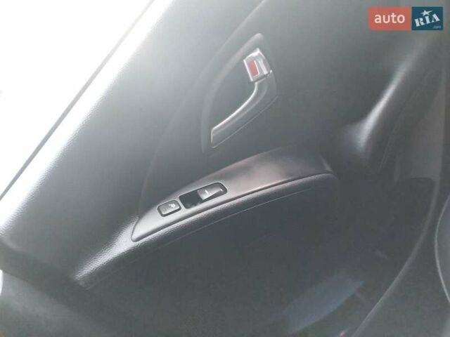 Серый Хендай их35, объемом двигателя 2 л и пробегом 144 тыс. км за 13600 $, фото 29 на Automoto.ua