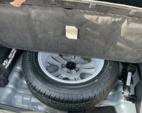 Серый Хендай их35, объемом двигателя 0 л и пробегом 150 тыс. км за 13555 $, фото 25 на Automoto.ua