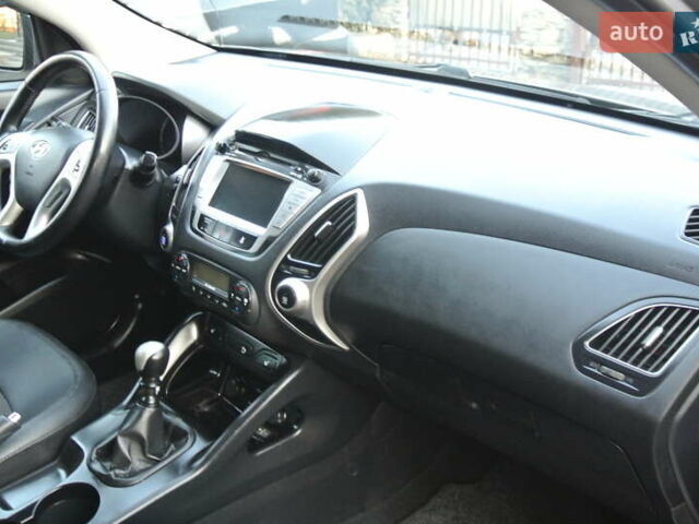 Серый Хендай их35, объемом двигателя 2 л и пробегом 187 тыс. км за 13700 $, фото 16 на Automoto.ua