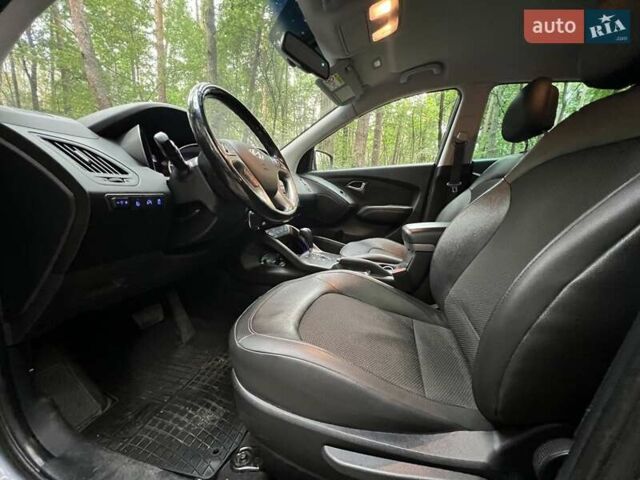 Серый Хендай их35, объемом двигателя 2 л и пробегом 239 тыс. км за 13000 $, фото 4 на Automoto.ua