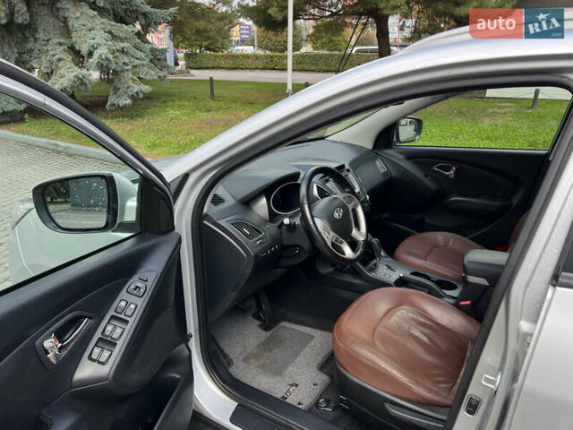 Сірий Хендай іх35, об'ємом двигуна 2 л та пробігом 253 тис. км за 13900 $, фото 23 на Automoto.ua