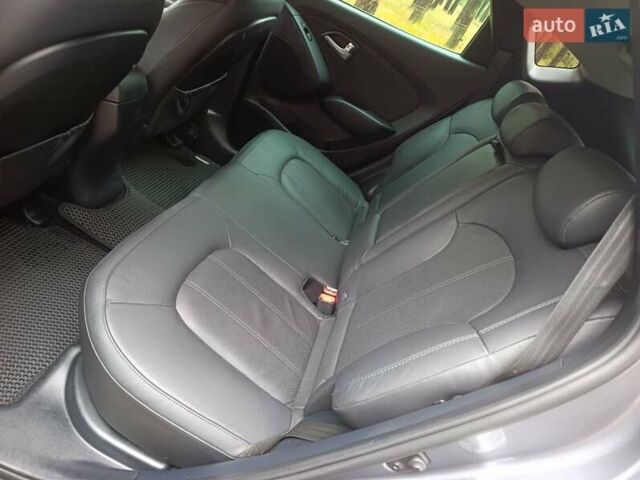 Серый Хендай их35, объемом двигателя 2 л и пробегом 193 тыс. км за 13850 $, фото 35 на Automoto.ua