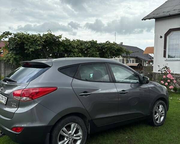 Серый Хендай их35, объемом двигателя 1.69 л и пробегом 279 тыс. км за 12800 $, фото 2 на Automoto.ua