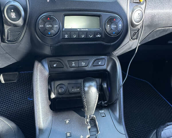 Сірий Хендай іх35, об'ємом двигуна 2 л та пробігом 121 тис. км за 13500 $, фото 7 на Automoto.ua