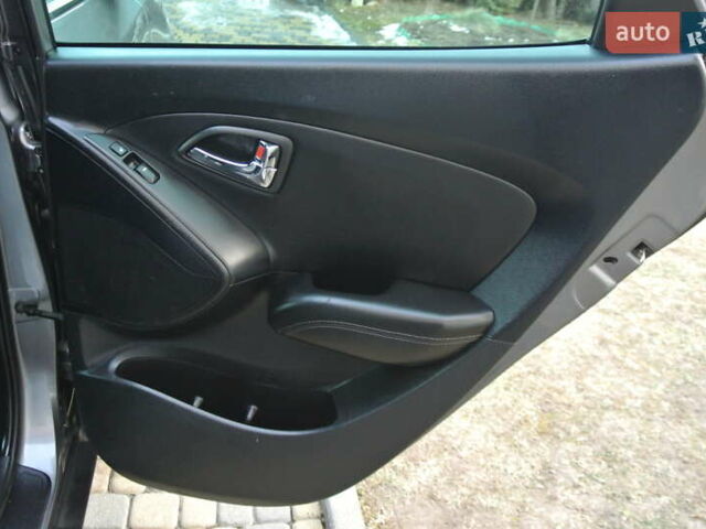 Серый Хендай их35, объемом двигателя 2 л и пробегом 187 тыс. км за 13700 $, фото 22 на Automoto.ua