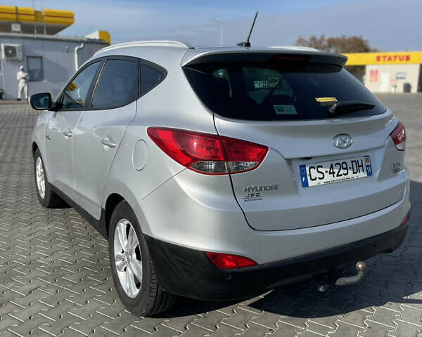 Серый Хендай их35, объемом двигателя 0 л и пробегом 150 тыс. км за 13555 $, фото 8 на Automoto.ua