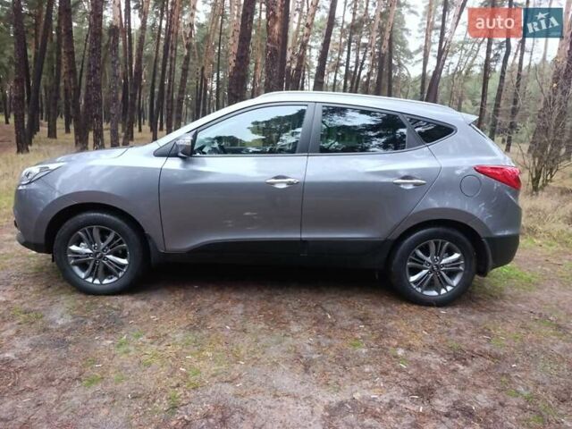 Серый Хендай их35, объемом двигателя 2 л и пробегом 193 тыс. км за 13850 $, фото 1 на Automoto.ua