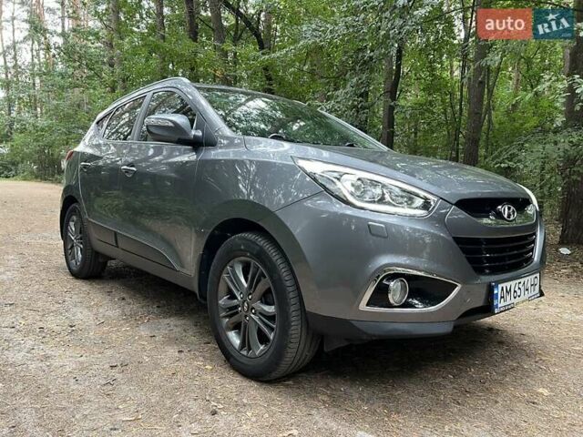 Серый Хендай их35, объемом двигателя 2 л и пробегом 239 тыс. км за 13000 $, фото 5 на Automoto.ua