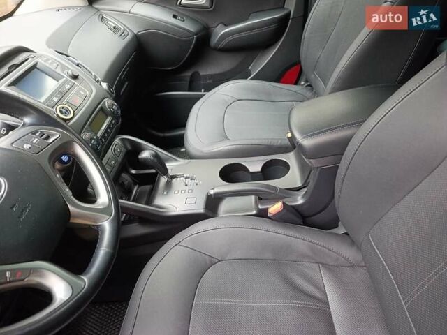 Серый Хендай их35, объемом двигателя 2 л и пробегом 193 тыс. км за 13850 $, фото 28 на Automoto.ua