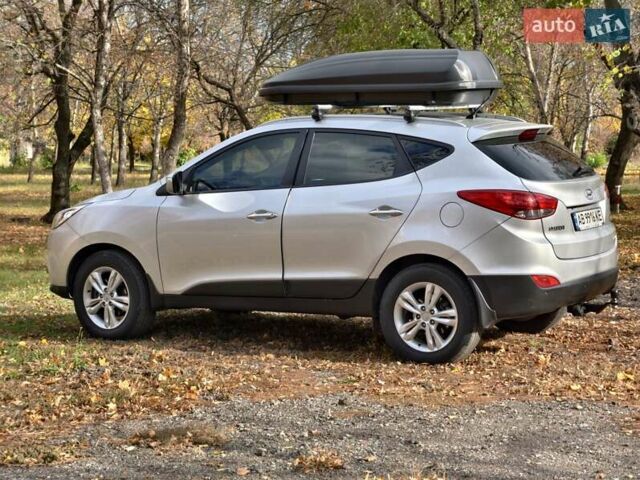 Серый Хендай их35, объемом двигателя 2 л и пробегом 107 тыс. км за 14900 $, фото 2 на Automoto.ua