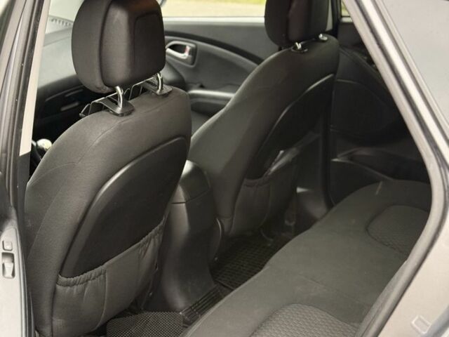 Сірий Хендай іх35, об'ємом двигуна 2 л та пробігом 205 тис. км за 12499 $, фото 7 на Automoto.ua