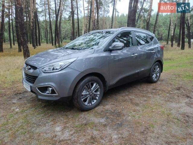 Серый Хендай их35, объемом двигателя 2 л и пробегом 193 тыс. км за 13850 $, фото 3 на Automoto.ua