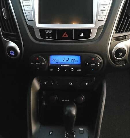 Сірий Хендай іх35, об'ємом двигуна 2 л та пробігом 208 тис. км за 14750 $, фото 18 на Automoto.ua