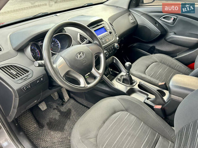 Хендай их35 2013 в Белой Церкве на Automoto.ua Серый Хендай их35, объемом двигателя 1.7 л и пробегом 231 тыс. км за 11999 $, фото 12 на Automoto.ua