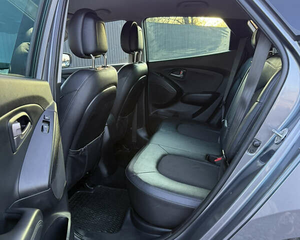 Сірий Хендай іх35, об'ємом двигуна 2 л та пробігом 230 тис. км за 14450 $, фото 35 на Automoto.ua