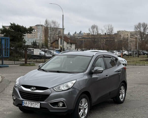 Сірий Хендай іх35, об'ємом двигуна 2 л та пробігом 205 тис. км за 12499 $, фото 2 на Automoto.ua
