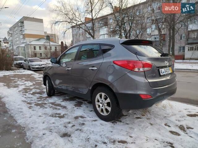 Серый Хендай их35, объемом двигателя 2 л и пробегом 258 тыс. км за 13300 $, фото 10 на Automoto.ua