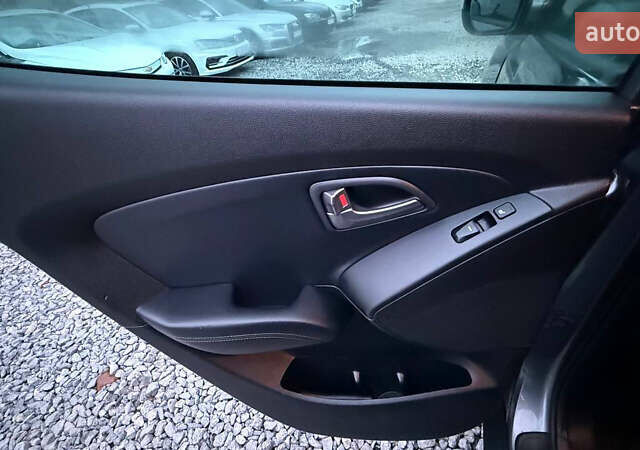 Сірий Хендай іх35, об'ємом двигуна 2 л та пробігом 240 тис. км за 13000 $, фото 23 на Automoto.ua