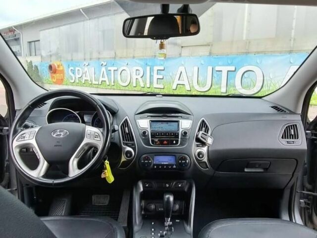 Серый Хендай их35, объемом двигателя 2 л и пробегом 198 тыс. км за 15000 $, фото 4 на Automoto.ua