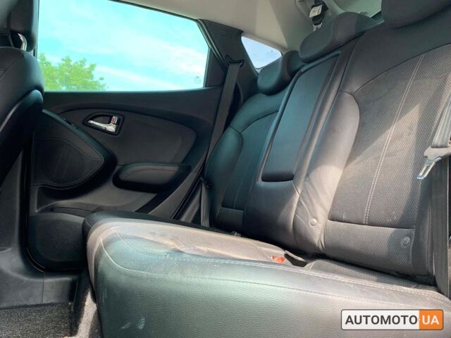 Серый Хендай их35, объемом двигателя 2 л и пробегом 192 тыс. км за 12999 $, фото 12 на Automoto.ua