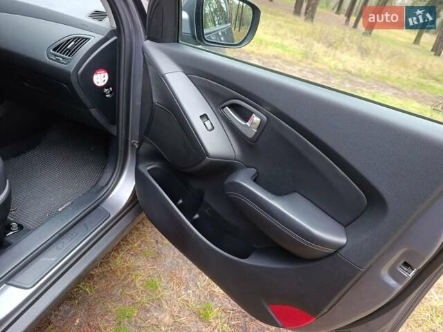 Серый Хендай их35, объемом двигателя 2 л и пробегом 193 тыс. км за 13850 $, фото 43 на Automoto.ua