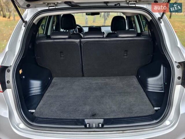 Серый Хендай их35, объемом двигателя 2 л и пробегом 107 тыс. км за 14900 $, фото 5 на Automoto.ua