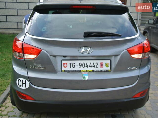 Серый Хендай их35, объемом двигателя 2 л и пробегом 187 тыс. км за 13700 $, фото 6 на Automoto.ua