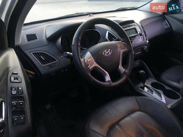Серый Хендай их35, объемом двигателя 2 л и пробегом 260 тыс. км за 12500 $, фото 8 на Automoto.ua