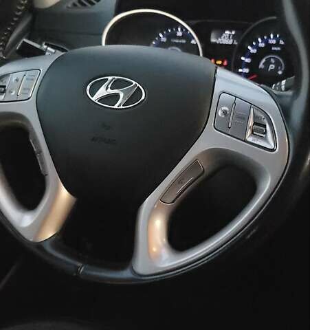 Сірий Хендай іх35, об'ємом двигуна 2 л та пробігом 208 тис. км за 14750 $, фото 17 на Automoto.ua