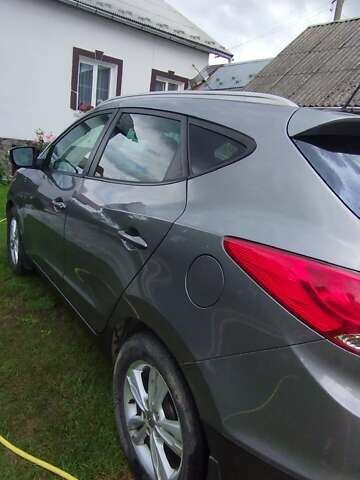 Серый Хендай их35, объемом двигателя 1.69 л и пробегом 279 тыс. км за 12800 $, фото 10 на Automoto.ua