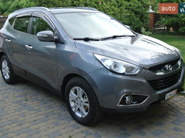 Серый Хендай их35, объемом двигателя 2 л и пробегом 187 тыс. км за 13700 $, фото 4 на Automoto.ua