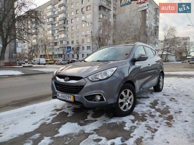 Серый Хендай их35, объемом двигателя 2 л и пробегом 258 тыс. км за 13300 $, фото 7 на Automoto.ua