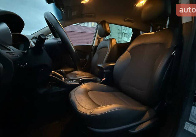 Сірий Хендай іх35, об'ємом двигуна 2 л та пробігом 240 тис. км за 13000 $, фото 22 на Automoto.ua