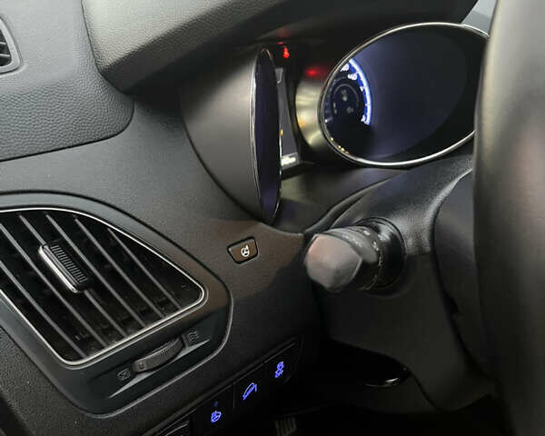 Хендай их35 2013 в Луцке на Automoto.ua Серый Хендай их35, объемом двигателя 2 л и пробегом 183 тыс. км за 16500 $, фото 15 на Automoto.ua