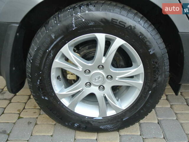 Серый Хендай их35, объемом двигателя 2 л и пробегом 187 тыс. км за 13700 $, фото 33 на Automoto.ua
