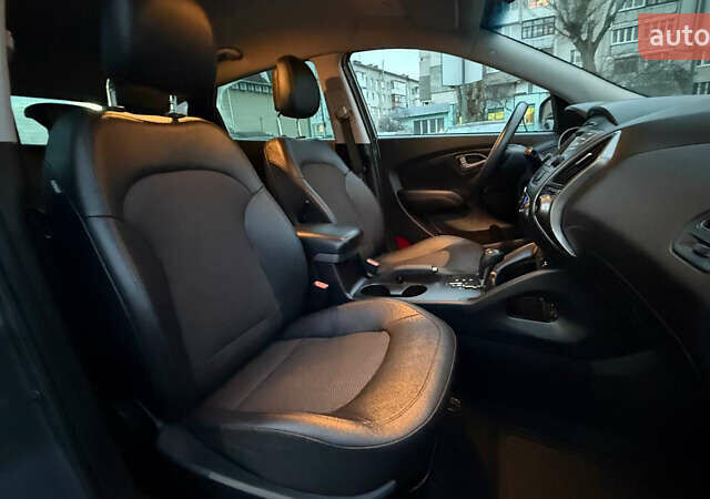 Сірий Хендай іх35, об'ємом двигуна 2 л та пробігом 240 тис. км за 13000 $, фото 28 на Automoto.ua