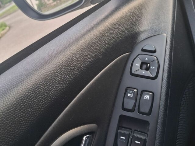 Сірий Хендай іх35, об'ємом двигуна 2 л та пробігом 230 тис. км за 13300 $, фото 1 на Automoto.ua