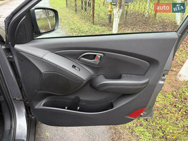 Серый Хендай их35, объемом двигателя 2 л и пробегом 124 тыс. км за 16850 $, фото 88 на Automoto.ua