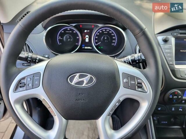 Серый Хендай их35, объемом двигателя 2 л и пробегом 221 тыс. км за 17150 $, фото 77 на Automoto.ua