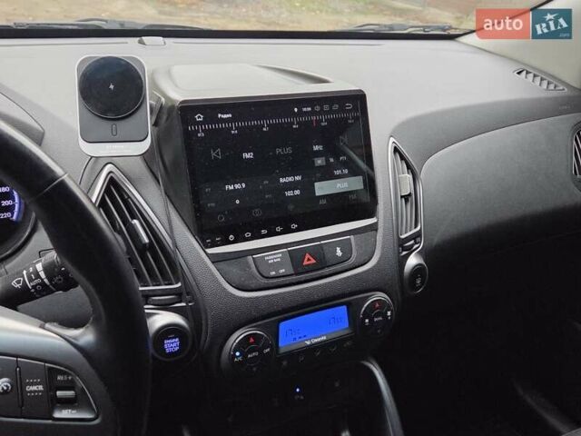 Серый Хендай их35, объемом двигателя 2 л и пробегом 136 тыс. км за 15800 $, фото 7 на Automoto.ua