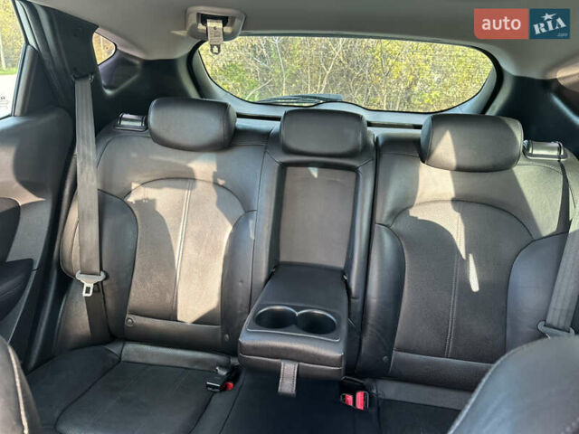 Серый Хендай их35, объемом двигателя 2 л и пробегом 180 тыс. км за 15100 $, фото 27 на Automoto.ua