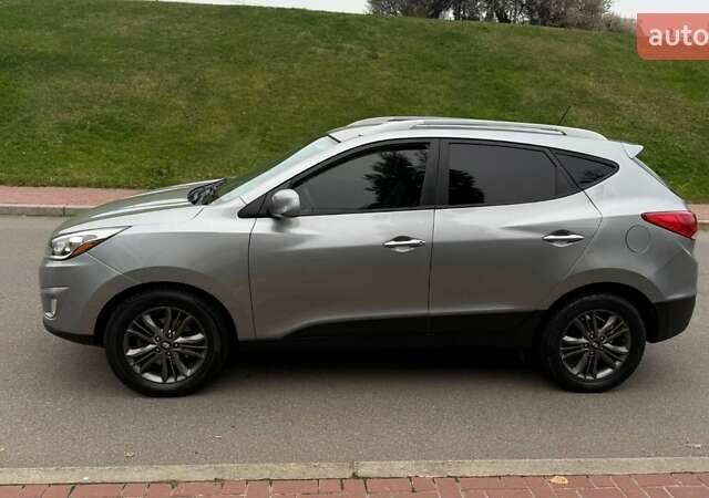 Серый Хендай их35, объемом двигателя 2.4 л и пробегом 127 тыс. км за 11650 $, фото 4 на Automoto.ua