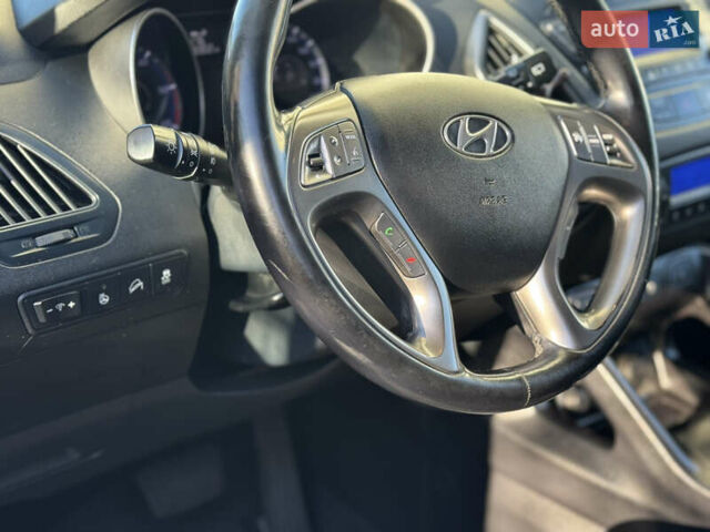 Серый Хендай их35, объемом двигателя 2 л и пробегом 96 тыс. км за 14899 $, фото 20 на Automoto.ua
