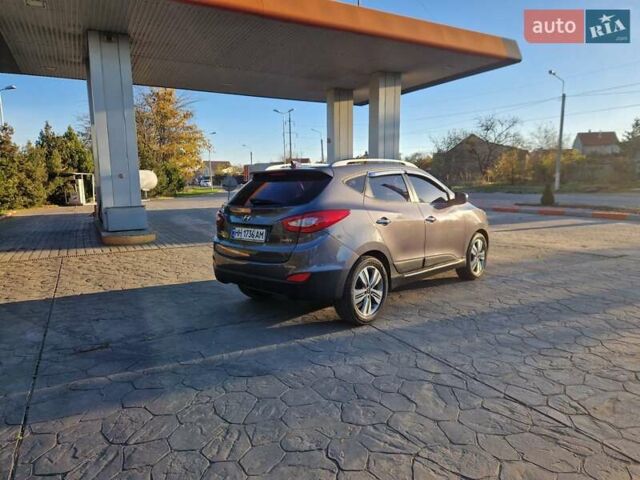 Серый Хендай их35, объемом двигателя 2 л и пробегом 138 тыс. км за 15200 $, фото 2 на Automoto.ua