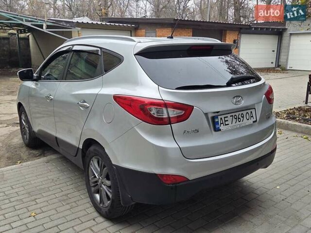 Серый Хендай их35, объемом двигателя 2 л и пробегом 136 тыс. км за 15800 $, фото 2 на Automoto.ua