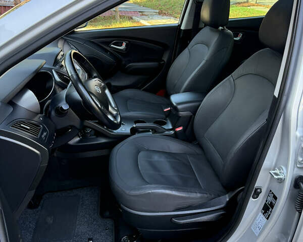 Серый Хендай их35, объемом двигателя 2 л и пробегом 187 тыс. км за 16600 $, фото 84 на Automoto.ua