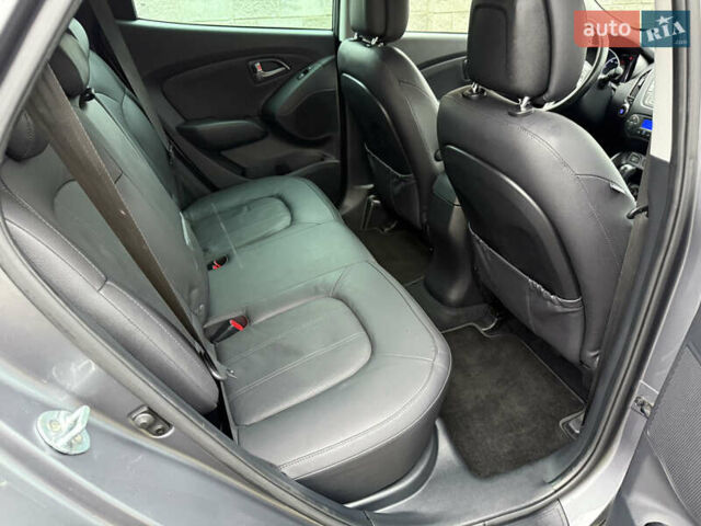 Серый Хендай их35, объемом двигателя 2 л и пробегом 124 тыс. км за 16850 $, фото 79 на Automoto.ua