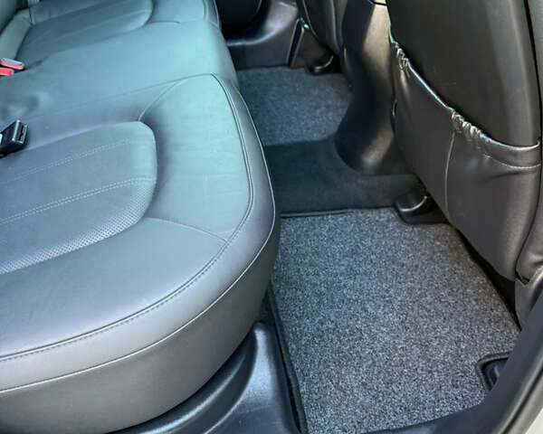 Серый Хендай их35, объемом двигателя 2 л и пробегом 187 тыс. км за 16600 $, фото 72 на Automoto.ua