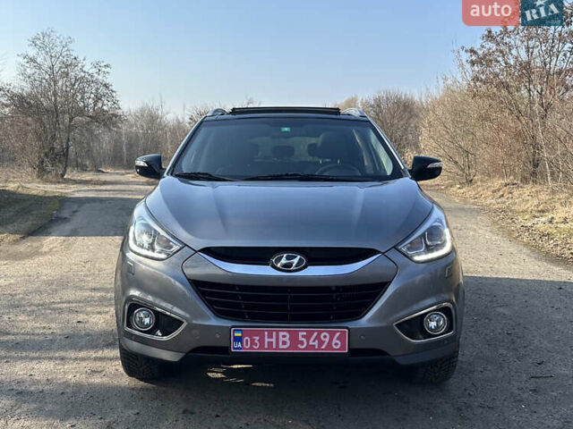 Серый Хендай их35, объемом двигателя 2 л и пробегом 230 тыс. км за 15900 $, фото 5 на Automoto.ua