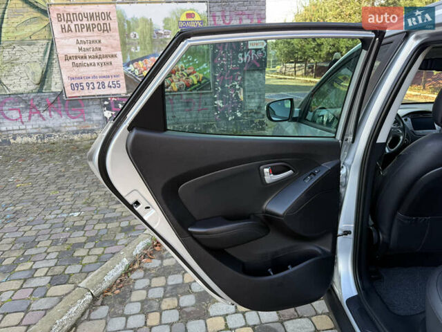 Серый Хендай их35, объемом двигателя 2 л и пробегом 187 тыс. км за 16600 $, фото 74 на Automoto.ua